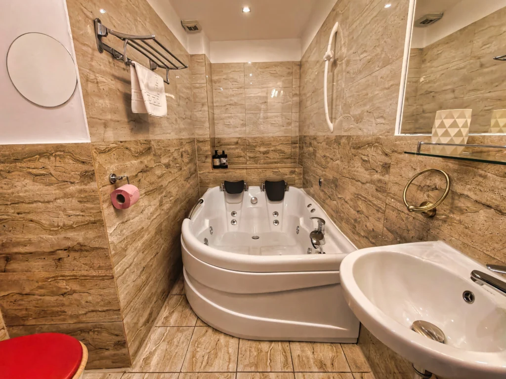 Pumo Properties - Balcesti Design Apartments - Centrul Vechi - Two-bedroom apartment - ground floor4